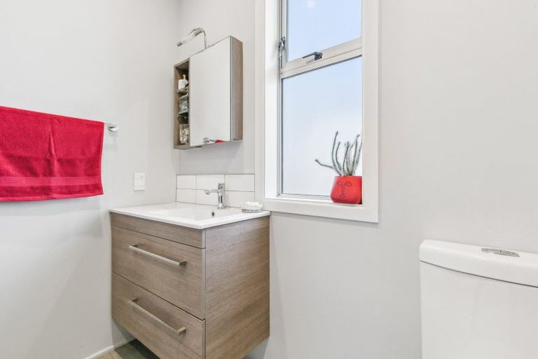 Photo of property in 93 Apu Crescent, Lyall Bay, Wellington, 6022