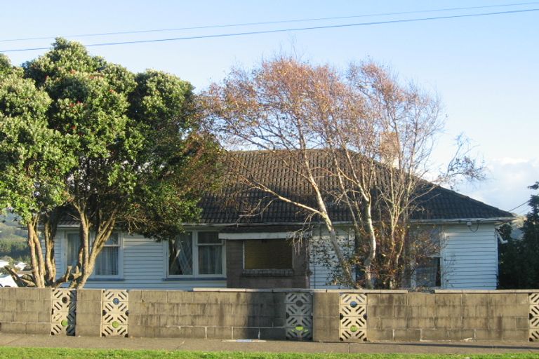 Photo of property in 4 Miranda Street, Cannons Creek, Porirua, 5024