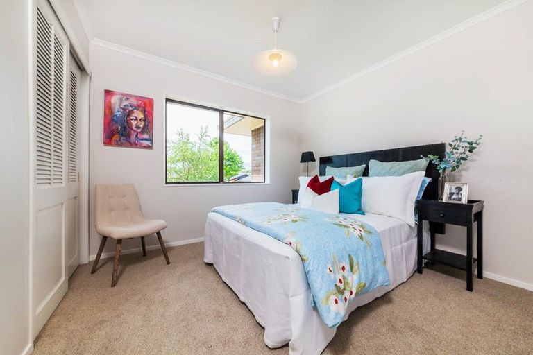 Photo of property in 84 Mirrabooka Avenue, Botany Downs, Auckland, 2010