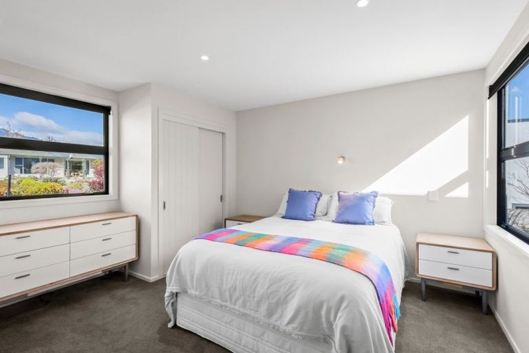 Photo of property in 4 Oregon Drive, Kelvin Heights, Queenstown, 9300