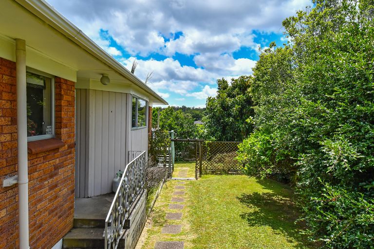 Photo of property in 6 Polandson Place, Opaheke, Papakura, 2113