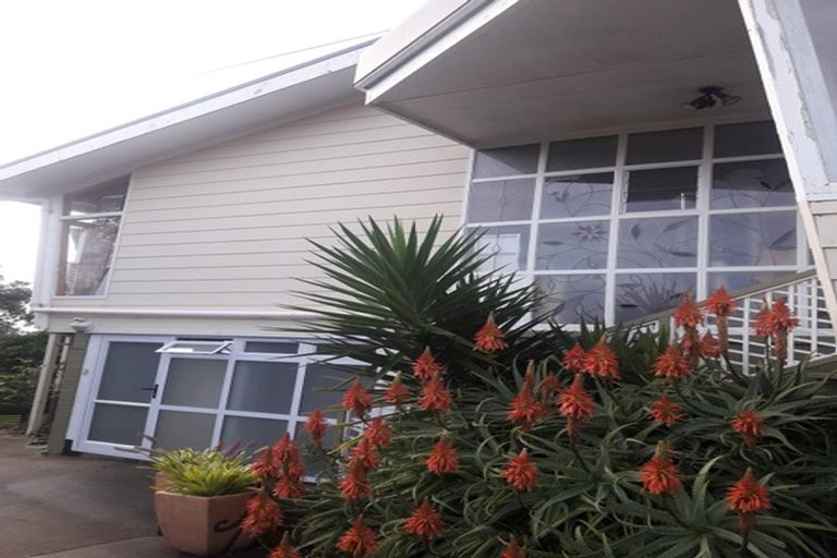 Photo of property in 12 Gledstane Road, Stanmore Bay, Whangaparaoa, 0932