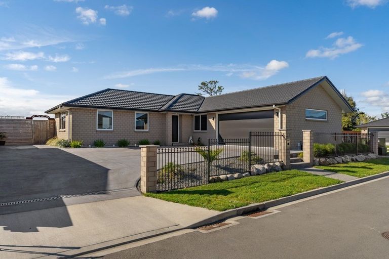 Photo of property in 2 Piharau Crescent, Hurdon, New Plymouth, 4310