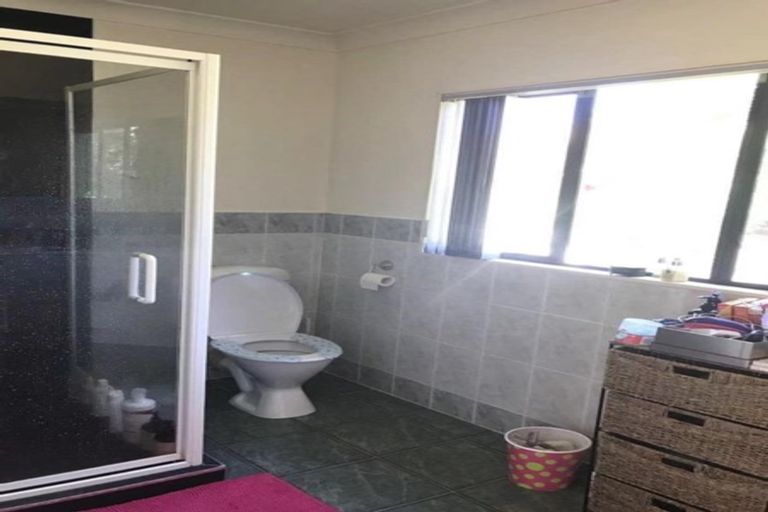 Photo of property in 11 Margaret Henry Crescent, Oteha, Auckland, 0632