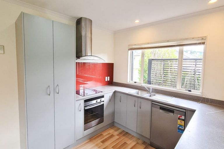 Photo of property in 9 James Nairn Grove, Riverstone Terraces, Upper Hutt, 5018
