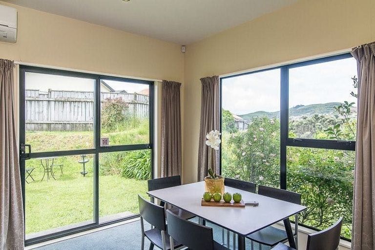 Photo of property in 16 Ring Lane, Paparangi, Wellington, 6037