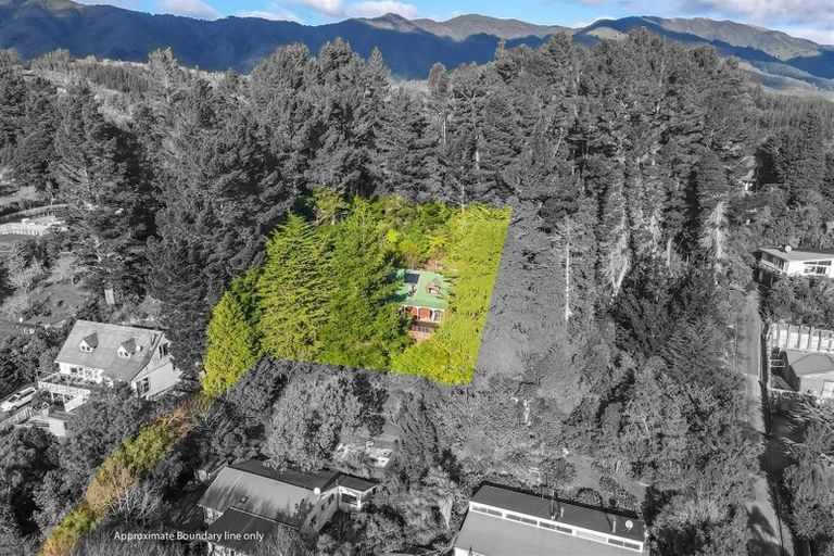 Photo of property in 122 Plateau Road, Te Marua, Upper Hutt, 5018