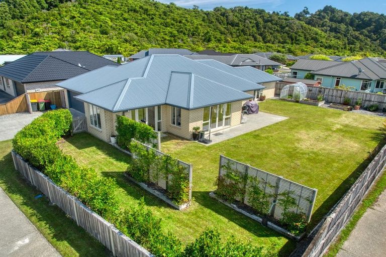 Photo of property in 16 Ridgeway Drive, Greymouth, 7805
