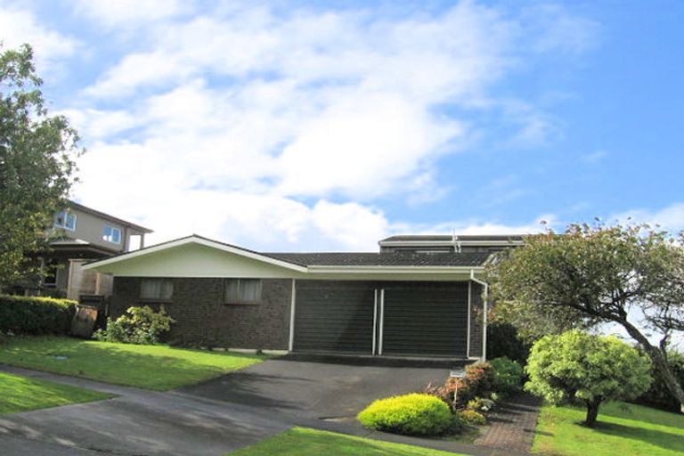 Photo of property in 1 Pounamu Place, Shelly Park, Auckland, 2014