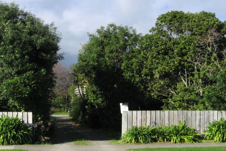 Photo of property in 11 Greenaway Road, Waikanae, 5036