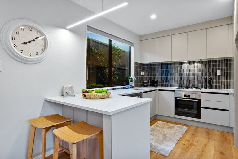 Photo of property in 112b Hutchinson Avenue, New Lynn, Auckland, 0600