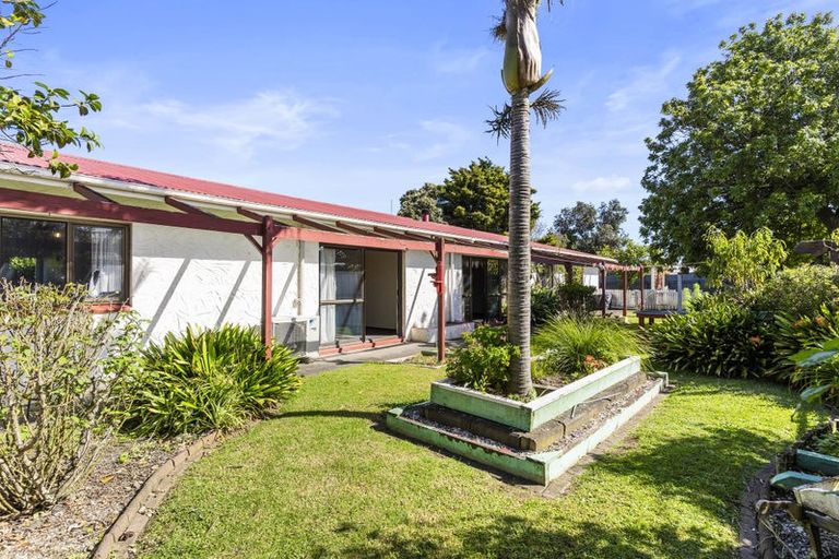 Photo of property in 8 Taihiki Road, Clarks Beach, 2122