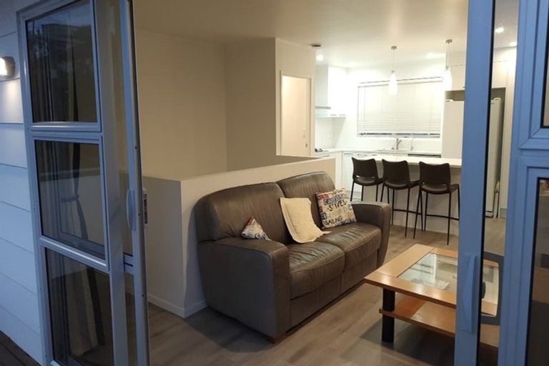 Photo of property in 662 Beach Road, Browns Bay, Auckland, 0630