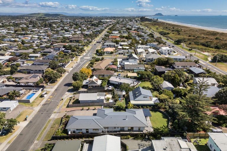 Photo of property in 111 Dickson Road, Papamoa Beach, Papamoa, 3118