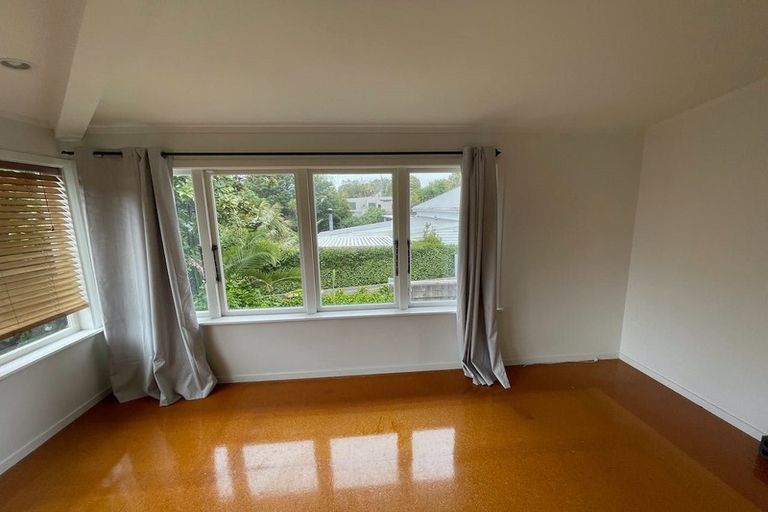 Photo of property in 155 Glenfield Road, Hillcrest, Auckland, 0626