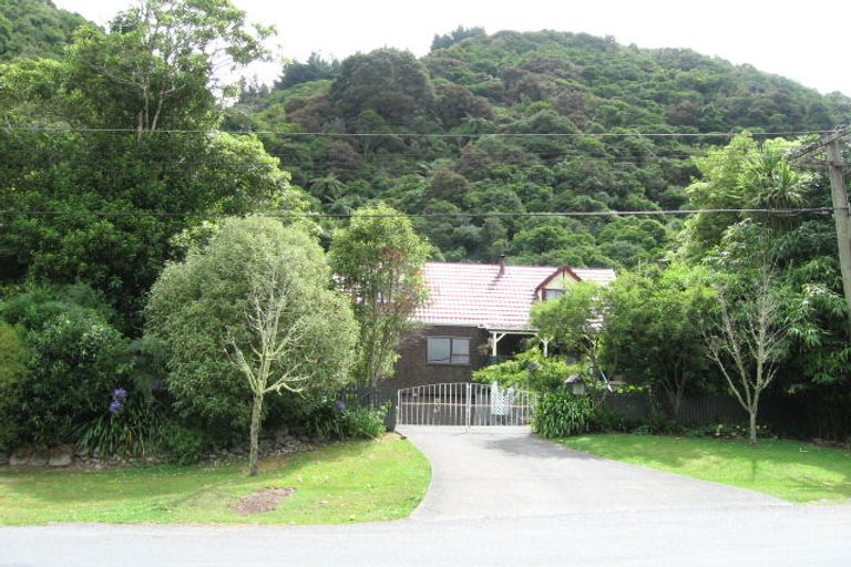 Photo of property in 8 Bridge Road, Birchville, Upper Hutt, 5018