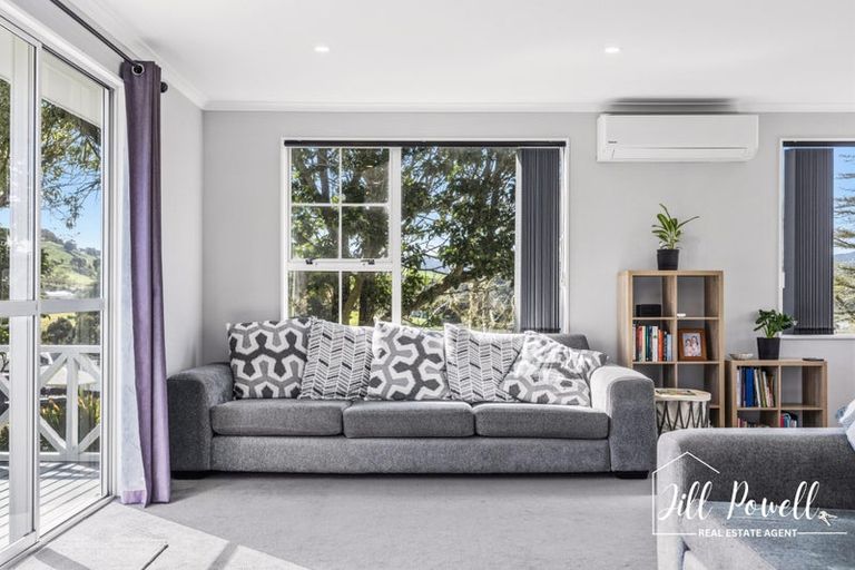 Photo of property in 10 View Street, Maungaturoto, 0520