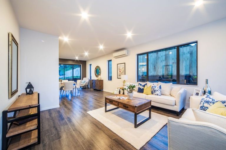 Photo of property in 13 Paitry Place, Swanson, Auckland, 0614