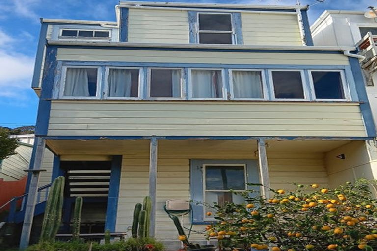 Photo of property in 23 Hawker Street, Mount Victoria, Wellington, 6011
