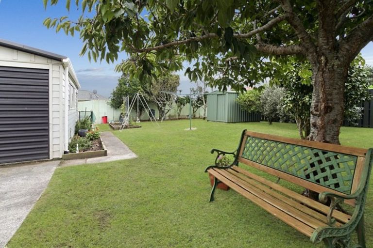 Photo of property in 23 Cowling Road, Hurdon, New Plymouth, 4310