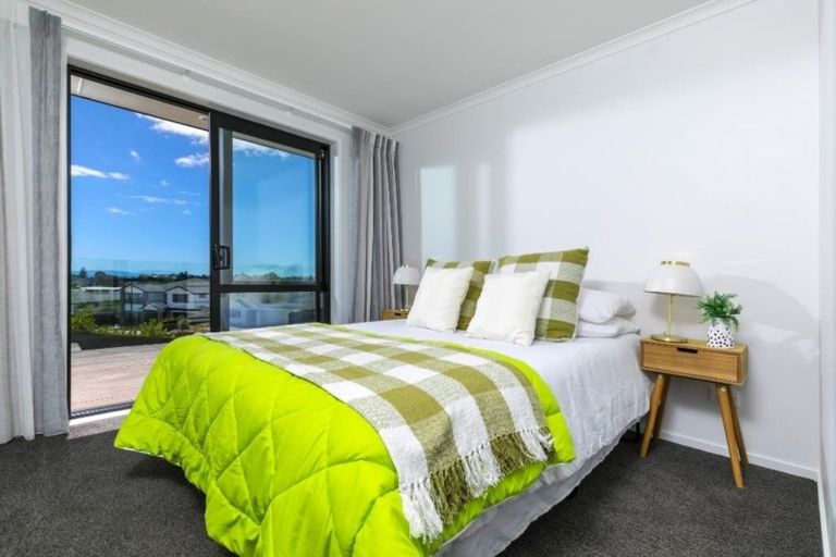 Photo of property in 2 Ruth Craig Place, Stanmore Bay, Whangaparaoa, 0932
