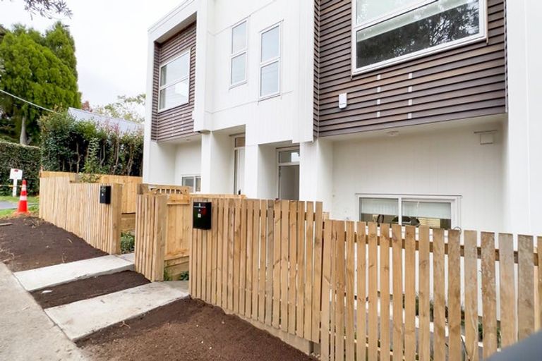 Photo of property in 1/10 Tirimoana Road, Te Atatu South, Auckland, 0602