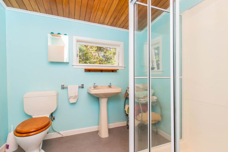 Photo of property in 98 Konini Road, Titirangi, Auckland, 0604