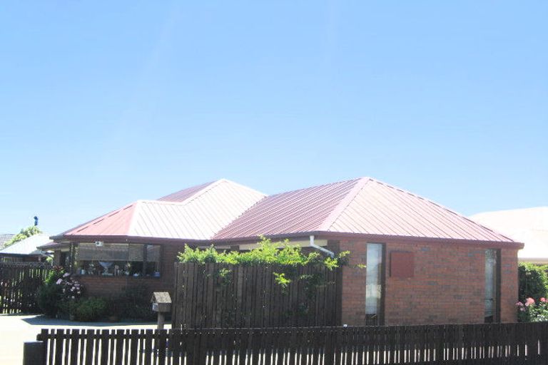 Photo of property in 2/2 Kintyre Drive, Broomfield, Christchurch, 8042