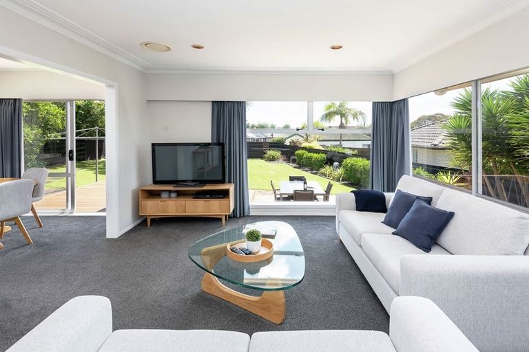 Photo of property in 11 Towra Place, Botany Downs, Auckland, 2010