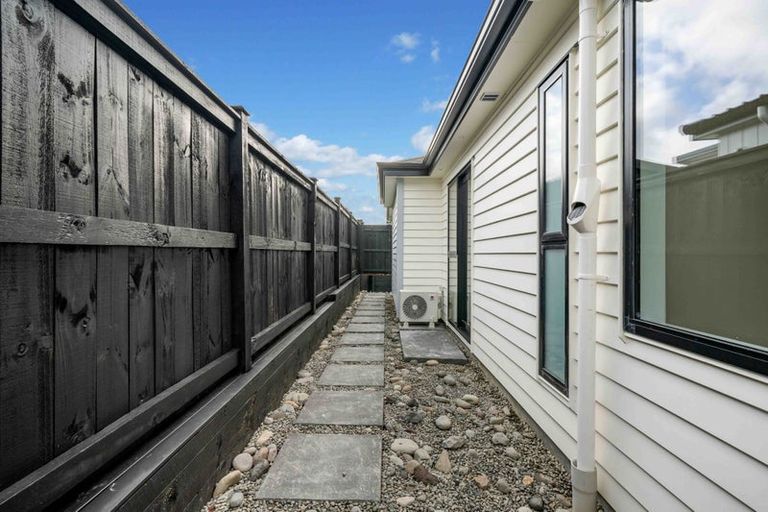 Photo of property in 29 Cara Avenue, Kumeu, 0810