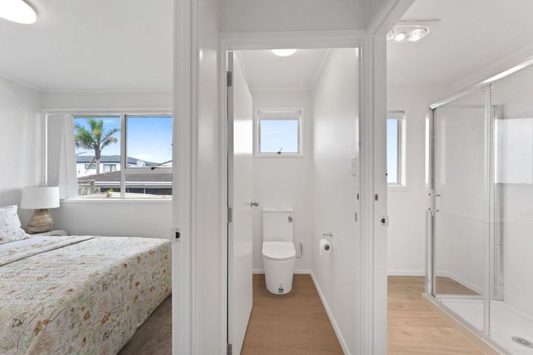 Photo of property in 2/48 Archmillen Avenue, Pakuranga Heights, Auckland, 2010