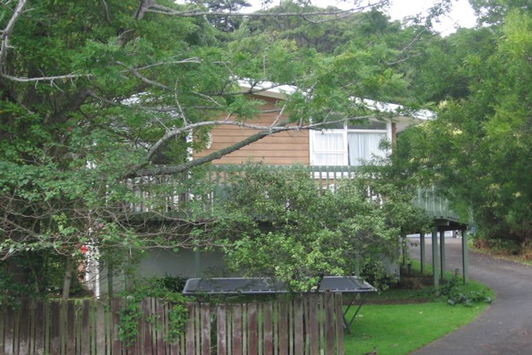 Photo of property in 10 Staincross Street, Green Bay, Auckland, 0604