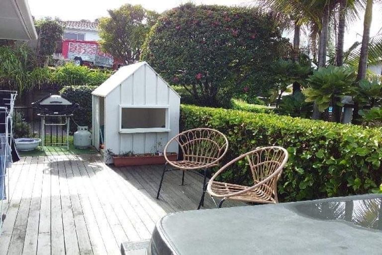 Photo of property in 17 Beach Road, Castor Bay, Auckland, 0620