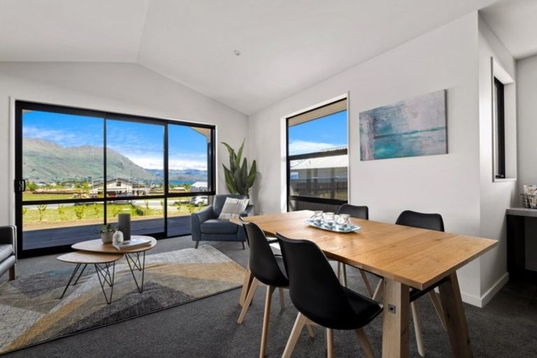 Photo of property in 10 The Heights Avenue, Wanaka, 9305
