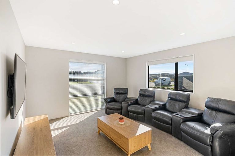 Photo of property in 160 Shillingford Boulevard, Rolleston, 7615