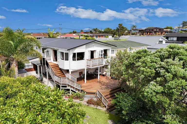 Photo of property in 10 Rock Isle Road, Torbay, Auckland, 0630