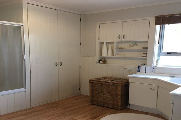 Photo of property in 27 Surf Road, Stanmore Bay, Whangaparaoa, 0932