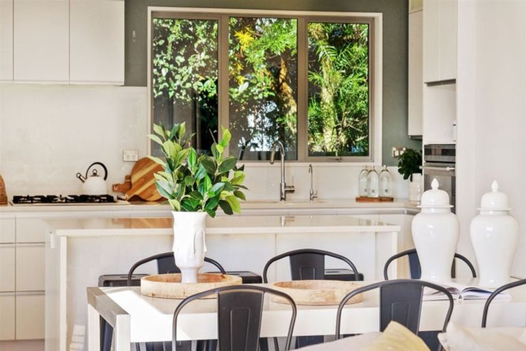 Photo of property in 275 Centaurus Road, Hillsborough, Christchurch, 8022