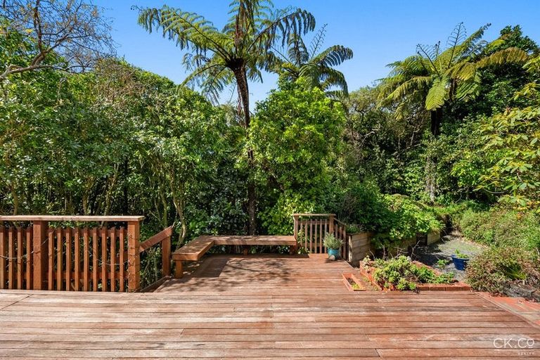 Photo of property in 18 Harbour View Road, Harbour View, Lower Hutt, 5010