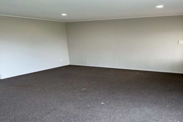 Photo of property in 4 Amberley Avenue, Te Atatu South, Auckland, 0610