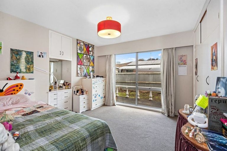 Photo of property in 18 Oakfield Street, Burnside, Christchurch, 8053