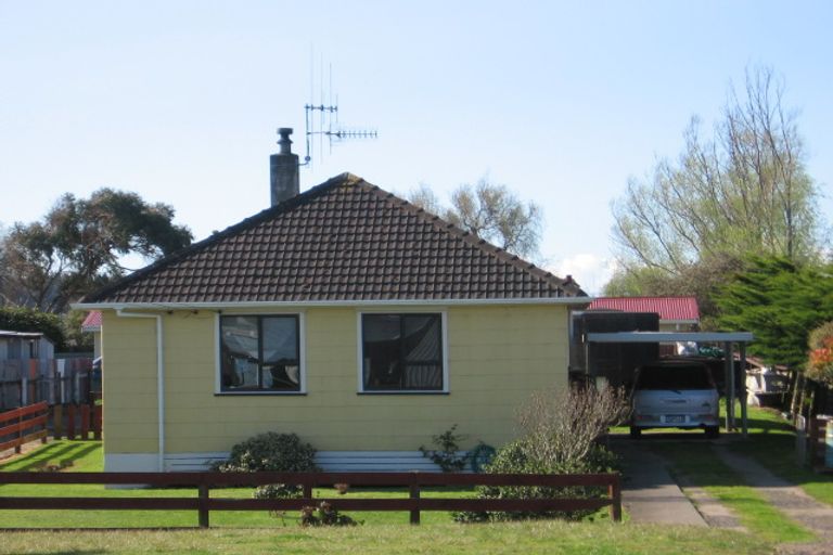 Photo of property in 35 Avenue Road, Foxton, 4814