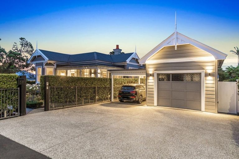 Photo of property in 58 Stanley Point Road, Stanley Point, Auckland, 0624