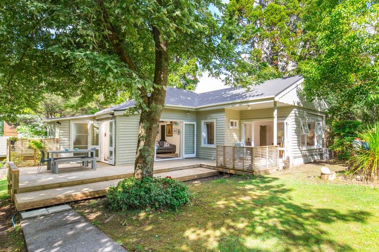 Photo of property in 98 Konini Road, Titirangi, Auckland, 0604