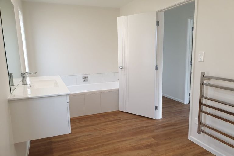 Photo of property in 3 Evan Tasman Lane, Waiuku, 2123