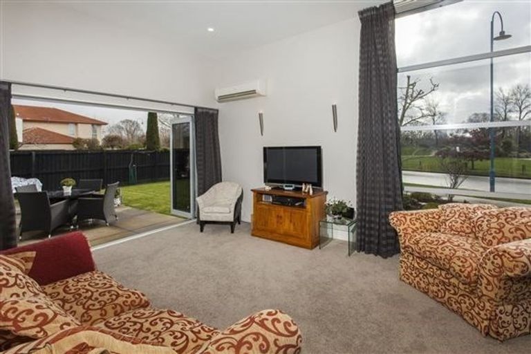 Photo of property in 41 Riverwood Boulevard, Redwood, Christchurch, 8051