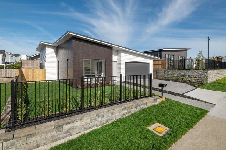 Photo of property in 41 Taikura Avenue, Red Beach, 0932