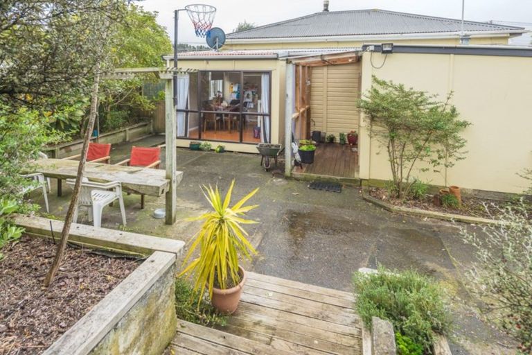 Photo of property in 6 Titoki Street, Castlecliff, Whanganui, 4501