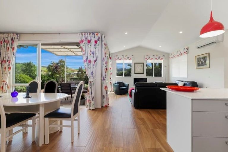 Photo of property in 5 Laly Haddon Place, Matakana, Warkworth, 0985