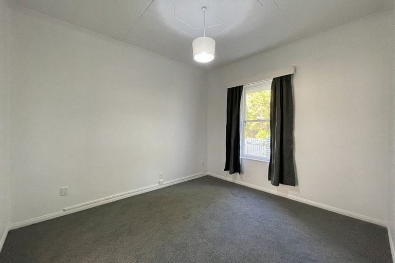 Photo of property in 38 Sugarloaf Road, Brooklyn, Wellington, 6021